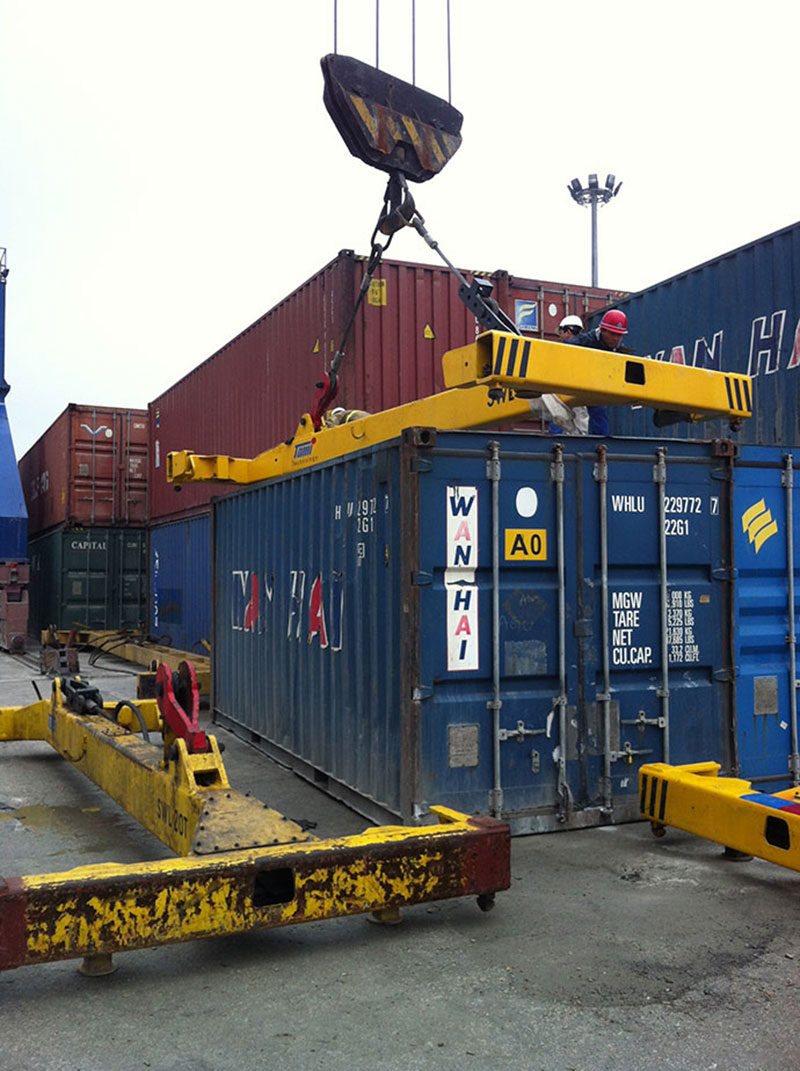 Sản xuất thiết bị nâng hạ Container